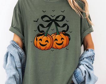 Chemise Halloween Comfort Colors©, T-shirt coquette citrouille cerises, T-shirt Halloween femme, Chemise citrouille tendance, Chemise saison effrayante