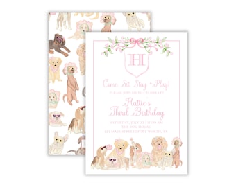 Op de afbeelding: Een set roze en witte verjaardagsuitnodigingen met hondenthema. Eén uitnodiging heeft een roze bloemenrand, een strik en de tekst "Come, Sit, Stay + Play!" en "Hattie's Third Birthday." De andere uitnodiging heeft een herhalend patroon van honden.