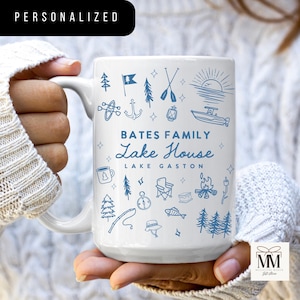 Taza de café personalizable con diseño de casa del lago, regalo de cabaña personalizado, regalo de inauguración de casa para una cabaña nueva, decoración náutica para el hogar, regalo para anfitriona