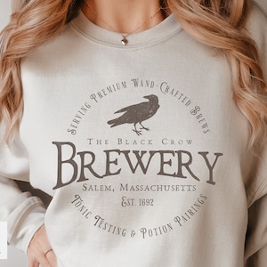 Salem Massachusetts Halloween Sweatshirt, Black Crow Brewery, Salem Witch Sweater, Halloween Shirt, Vintage Fall Shirt, Rustic Fall Crewneck