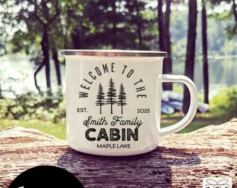 Taza de esmalte personalizada con diseño de casa del lago, regalo de cabaña personalizado, regalo de inauguración de casa para una cabaña nueva, decoración del hogar con diseño de casa del lago, regalo rústico para anfitriona de campamento.