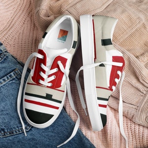 Women’s lace-up canvas shoes