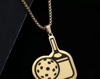 Collar con colgante de Pickleball de acero inoxidable dorado