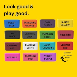 Puede incluir: Un gr&aacute;fico de 15 pulseras de silicona de diferentes colores con el texto "Look good & play good." y "15 colores para elegir!" Los colores incluyen azul polar, naranja mandarina, morado oscuro, amarillo soleado, negro azabache, gris grafito, verde esmeralda, rosa palo, rojo carmes&iacute;, blanco diamante, turquesa aguamarina, rojo vibrante, rosa intenso, rosa flamenco y morado.
