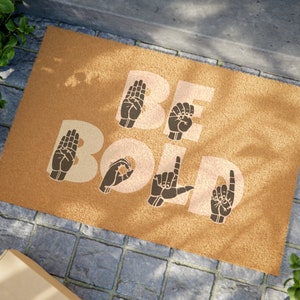 Be Bold ASL Handzeichen Willkommen Fußmatte, Gehörlosen Gemeinschaft, Gebärdensprache, Asl Handzeichen, Asl Gehörlosen Geschenk, Gehörlosenkultur, Geschenk für Gehörlosenstolz