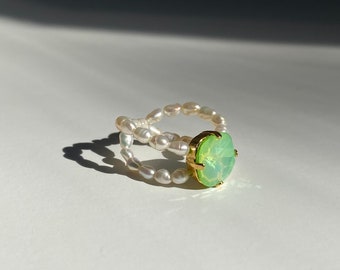 Bague avec cristal vert Swarovski et perle pour femme avec or 18 carats sur laiton | Best-seller bijoux cool et audacieux meilleur cadeau petite amie