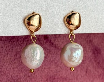 Minimalist Freshwater Pearl Stud Earrings in Gold Tone
