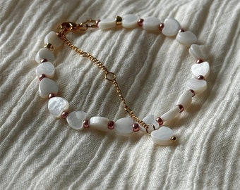 Heart shell beads bracelet, cottagecore white jewelry | Coquette clean girl aesthetiс bracelet | Gift for her