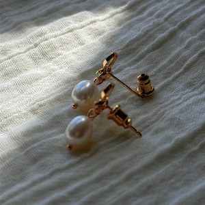 best friend gift,
christmas gifts,
christmas present,
gift for her,
gift girlfriend,
gift mother,
gift sister,
grandma gift,
jewelry gift,
mom gift,
mother daughter gift,
bow pearl earrings,
secret santa