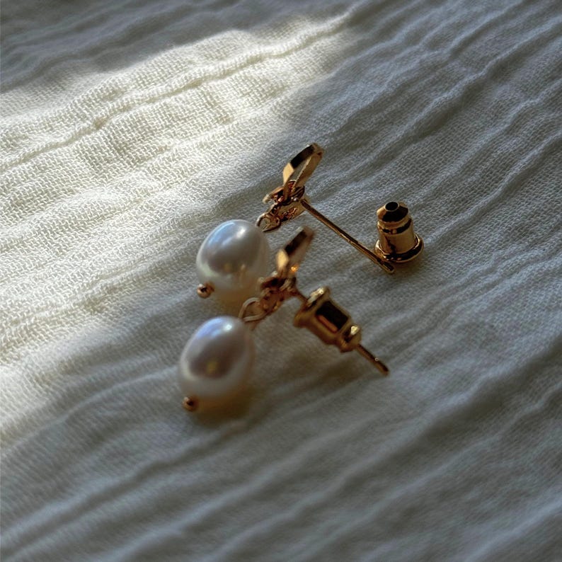 best friend gift,
christmas gifts,
christmas present,
gift for her,
gift girlfriend,
gift mother,
gift sister,
grandma gift,
jewelry gift,
mom gift,
mother daughter gift,
bow pearl earrings,
secret santa