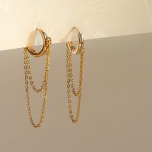 Bridesmaid gift. Small Hoop Earrings in Gold shade. Bridal shower gift. Vintage style wedding jewelry. Pearl wedding accessories