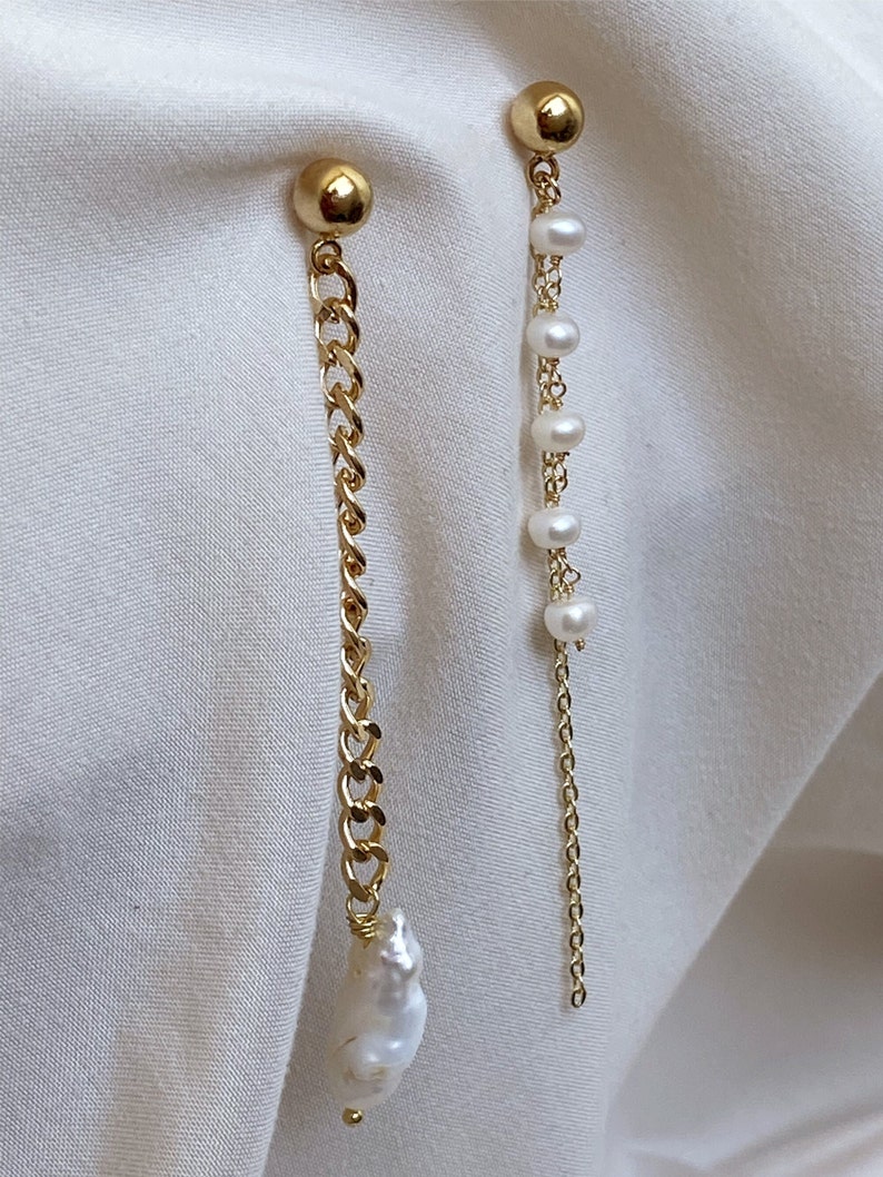Boucles d'oreilles longues femme Or 18 carats sur laiton Perle d'eau douce Asymétrique Délicat Bijoux minimalisme Exclusif Goujon Cadeau image 2
