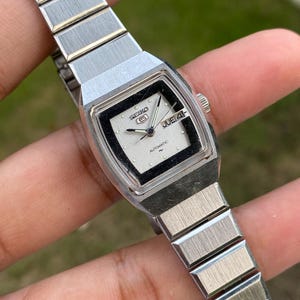 Seltene, authentische Vintage Seiko Square Automatikuhr, Referenznummer 2206-5150 K, Datumsanzeige, weißes Zifferblatt, hergestellt in Japan, für Damen