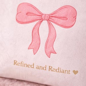 Rosa rosett accessoarpåse, raffinerad och strålande sminkväska, feminin sminkväska, kokett estetisk resepåse, present till henne bild 5