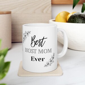 Caneca de cerâmica "Mãe Anfitriã", 325ml, com detalhes florais.