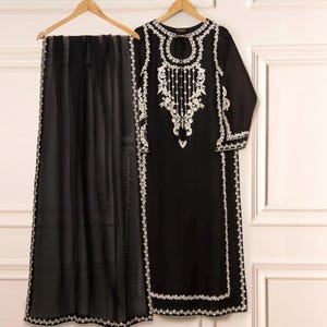 Agha Noor 3 Piece- Pure Silk Net Embroidered Suit.