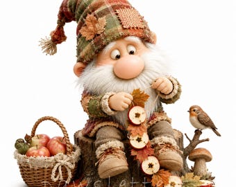Puede incluir: Una figura de gnomo con gorro y ropa de cuadros, sentada sobre un tocón de árbol mientras ensarta rodajas de manzana seca y hojas de otoño. Junto al gnomo hay una cesta de mimbre con manzanas rojas, un pájaro pequeño y una seta.