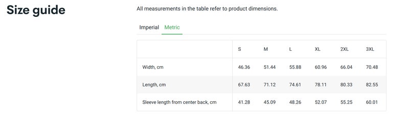 Pode incluir: Tabela de tamanhos para uma pe&ccedil;a de roupa com medidas em cent&iacute;metros para a largura, o comprimento e o comprimento da manga a partir do centro das costas. Os tamanhos variam do S ao 3XL.