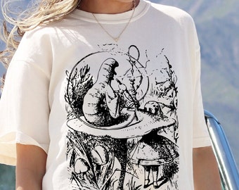 Camiseta de la Oruga de Alicia en el País de las Maravillas: Camiseta holgada y cómoda con colores vibrantes