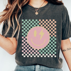 Retro Smiley Shirt, Vintage Smiley Face Tee, Trendy Graphic Shirt, Comfort Colors, Oversized, Boho, Comfy Unisex Sleep Shirt, Birthday Gift
