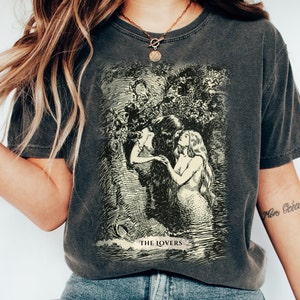Tshirt des déesses grecques, t-shirt la dryade et la nymphe sorcière, carte de tarot des amoureux, cadeau pour amoureux des livres