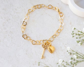 Gold Plated Heart and Key Charm Bracelet, Dainty Heart Bracelet, Gold Filled Charm Jewelry, Minimalist Jewelry, Heart Chain Bracelet