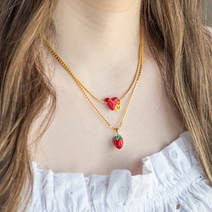 Conjunto de colar de vidro Murano com morango e coração, joias com pingente de coração, joias de morango, colar delicado feminino, joias com colar de frutas