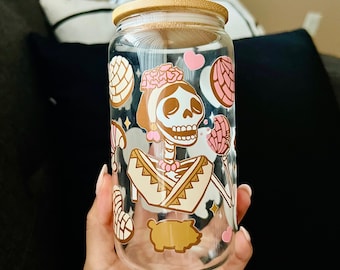 Catrina cup, cafecito & chisme glass can, glass cup for latina mom, conchas cup, conchas tumbler, cafecito iced coffee glass, pan dulce cup