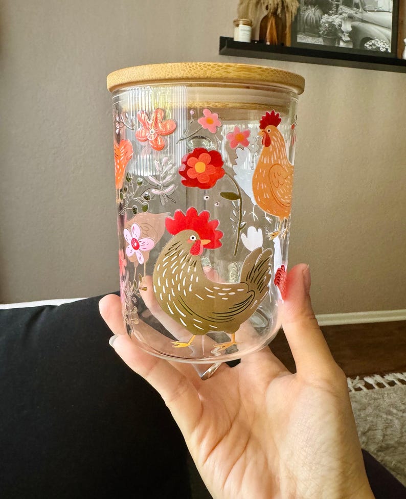 Chicken Glass Cup with Straw Lid Tumbler Farmhouse Kitchen Drinkware Gift Garden Lover Boho Fall Flower Cottagecore Mug Hen Design Farm imagem 6
