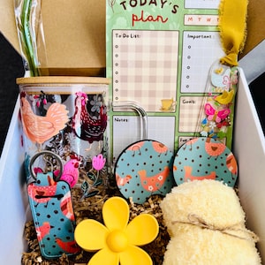 May include: A gift box containing a glass tumbler with a bamboo lid, a green glass straw, a 'Today's Plan' notepad, a yellow flower-shaped coaster, a fuzzy yellow cloth, two round chicken-patterned coasters, and a chicken-patterned keychain.