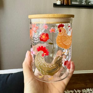 Chicken Glass Cup with Straw Lid Tumbler Farmhouse Kitchen Drinkware Gift Garden Lover Boho Fall Flower Cottagecore Mug Hen Design Farm imagem 7