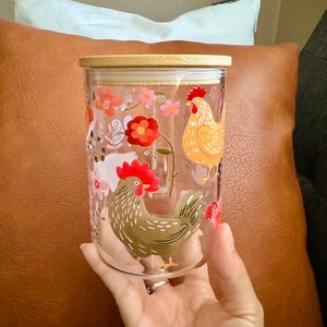 Cottagecore Kitchen Gift Chicken Floral Glass Tumbler With Straw Lid Boho Farmhouse Drinkware Hen Design Coffee Cup Farm Lover Present 17 Ounce Beverage Container Reusable Straw Included Garden Enthusiast Gift Kitchen Home Styling Essential
