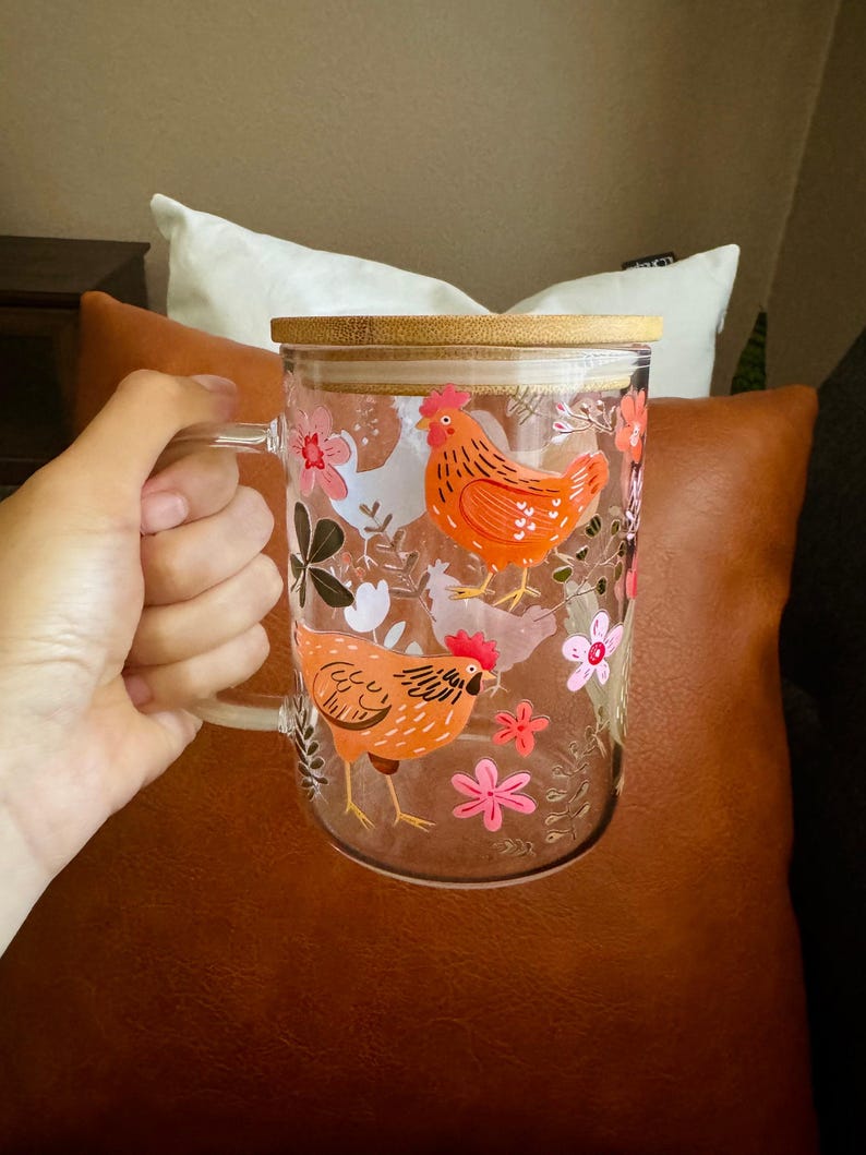 Farmhouse Kitchen Drinkware Chicken Glass Tumbler With Lid Boho Hen Design Coffee Cup Farm Animal Lover Gift Cottagecore Style Beverage Container 17 Ounce Capacity Reusable Straw Included Floral Pattern Kitchen Essential Cold Drink Tumbler