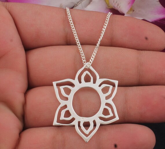 スターリングシルバー フローラル曼荼羅ブローチピンペンダント ムーンストーンクリスタル付き 1 5/8インチ