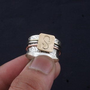 Anillos giratorios, anillo giratorio de plata de ley 925, anillo giratorio con letra "S", anillo giratorio de tres tonos, anillo con letra personalizada, regalo para ella