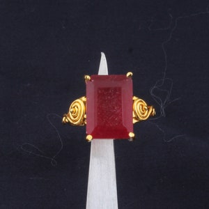 Ruby Jade edelsteen messing ring, 14k vergulde ring, lange stenen ring, boho ring, sierlijke ring, handgemaakte Ruby Stone vrouwenring, cadeau voor vrouwen