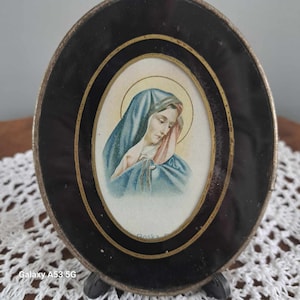 Antique oval religious painting depicting the Madonna
