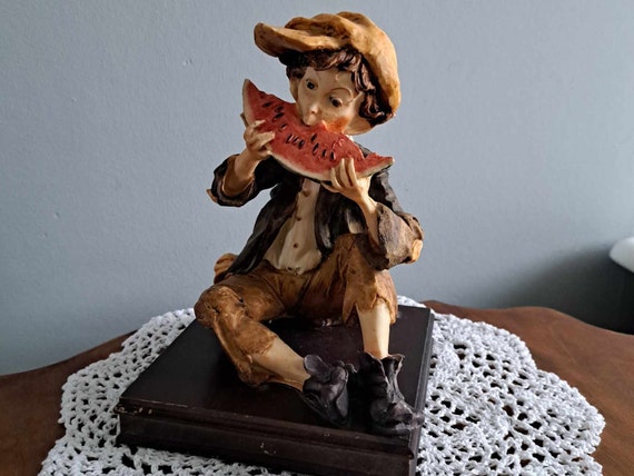 スイカを食べるカポディモンテ少年のアンティークの置物 - Etsy 日本