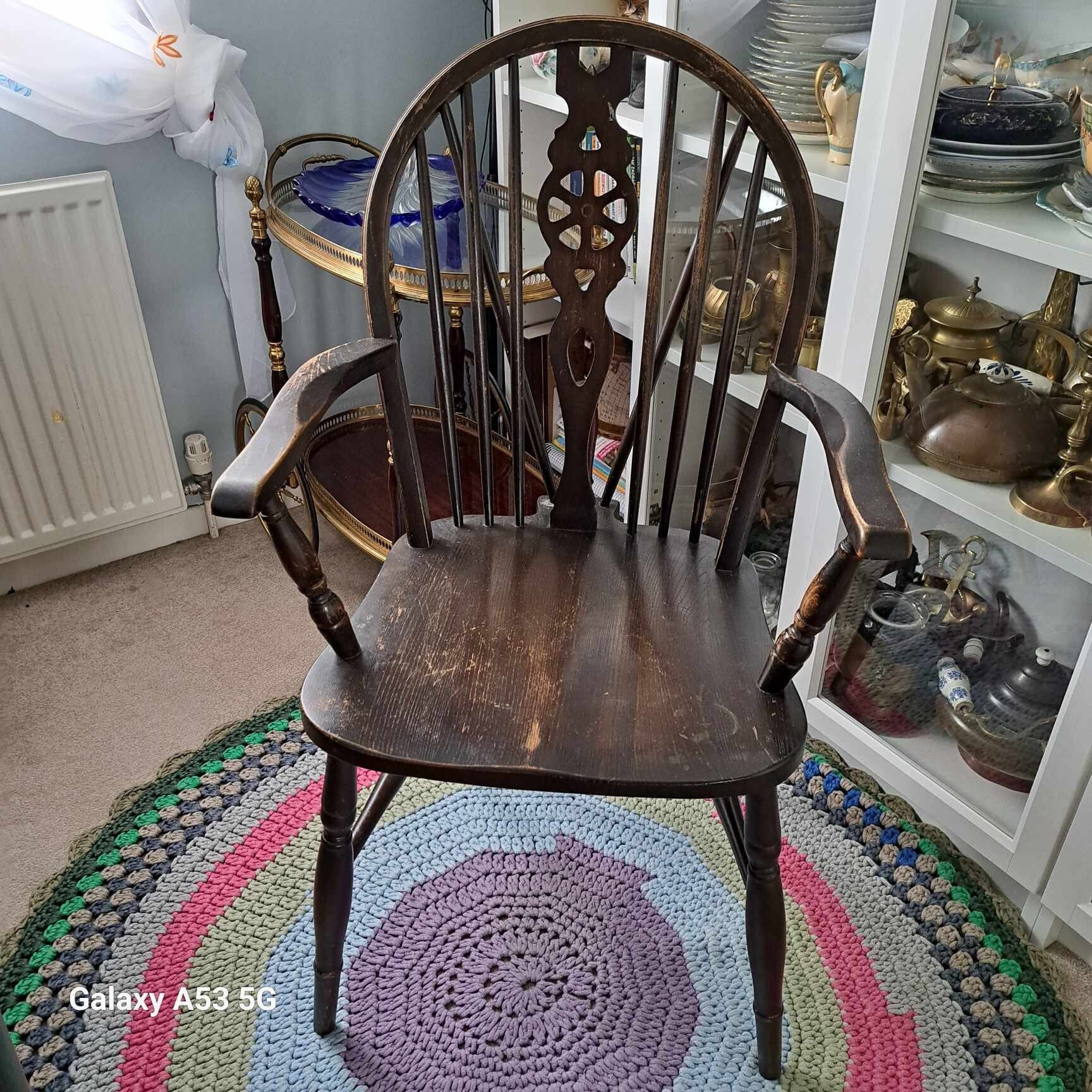 Elm Windsor Wheel Back Carver Chair. Beech and Elm Wheel Back