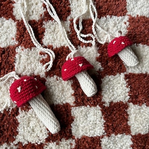 Toadstool | Mushroom Holder | Lighter Holder | Lipbalm Holder | Crochet case | Festival Necklace | Crochet Amigirumi Toadstool