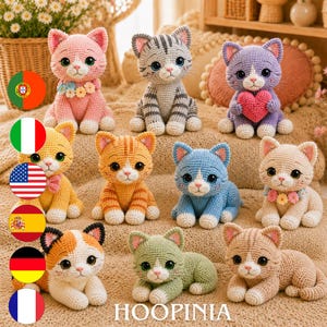 Peut inclure: Une collection de dix figurines de chats au crochet de différentes couleurs, notamment rose, gris, violet, orange, bleu et beige. Certains chats portent des accessoires comme des colliers de fleurs ou un cœur rose. Le mot HOOPINIA est inscrit en bas.