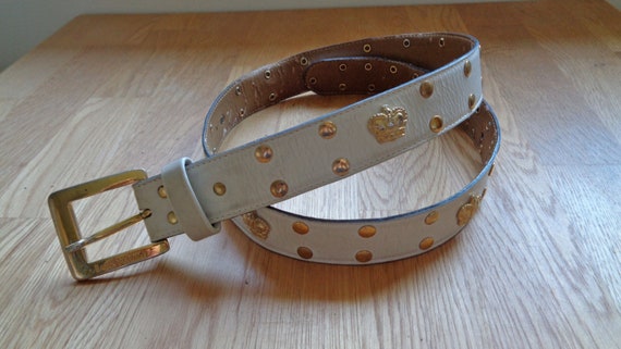 Louis Feraud white leather belt with gold crowns,… - image 9