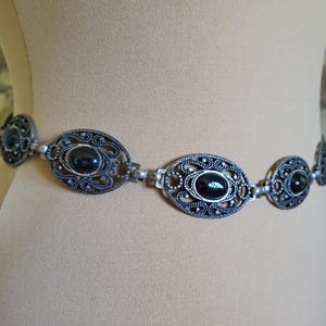 Silver metal link belt, oval medallions with filigree surround