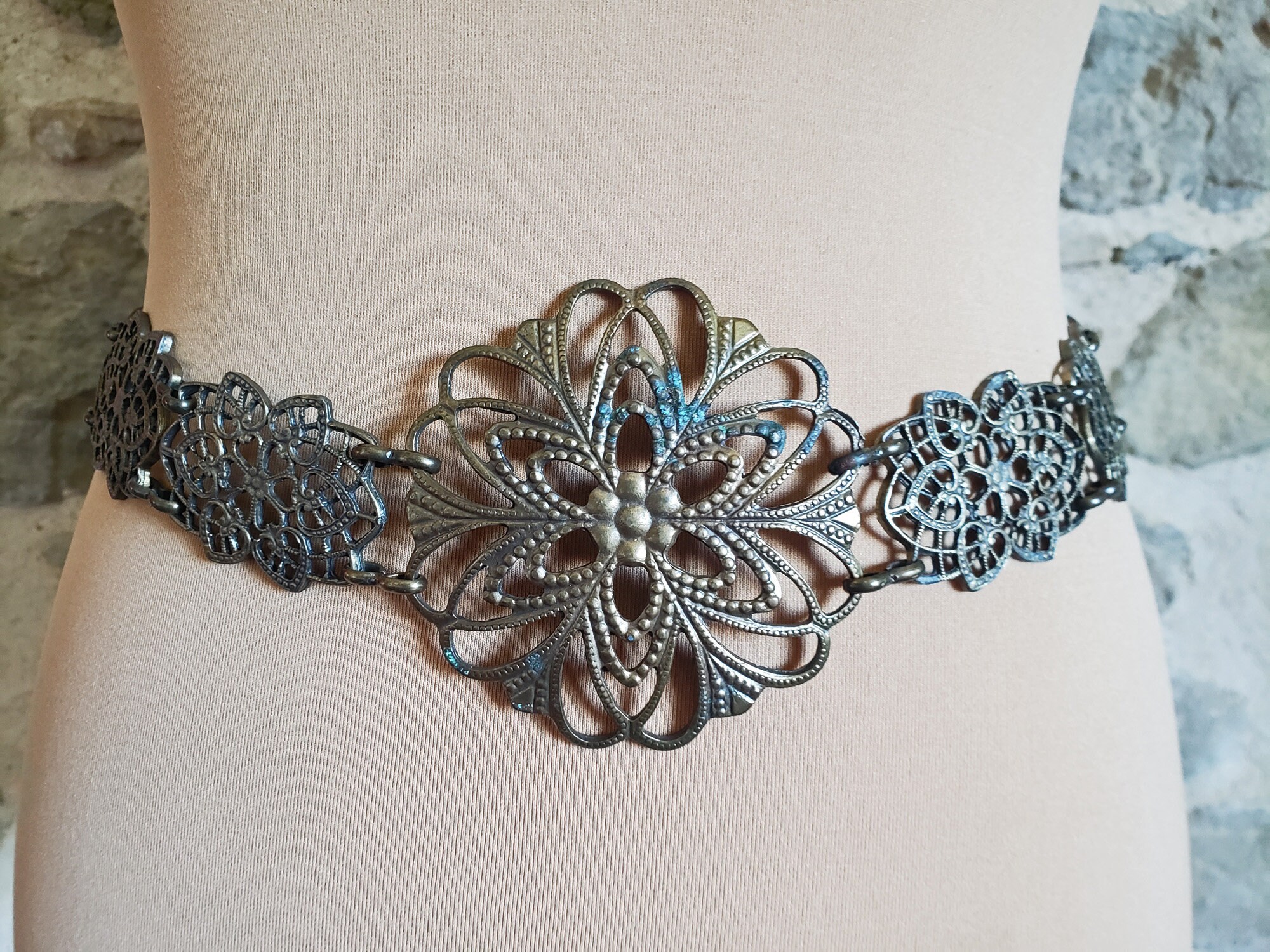 Vintage Bronze Medallion Link Belt: Pierced Metal Body  display picture 3