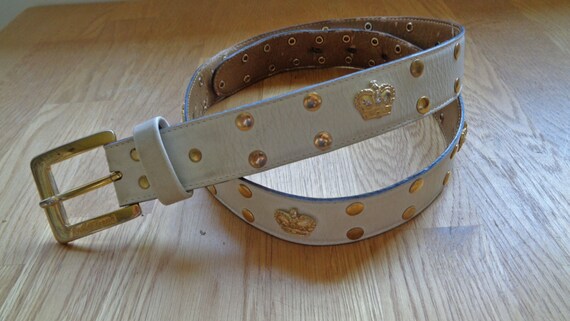 Louis Feraud white leather belt with gold crowns,… - image 1