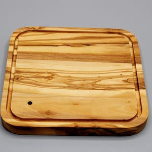 Olive wood cutting board 20 x 20 cm – Handmade with a hole | Rustic kitchen board | Natural board, wooden board, breakfast board