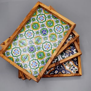 Olive wood tray with ceramic tile 31cm – Decorative & serving tray – Handmade – Mediterranean design – Gift idea kitchen