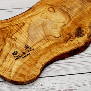 Personalized olive wood cutting board – wedding gift with engraving – snack board with name & date – wedding gift