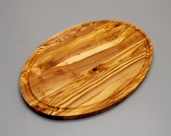 Oval olive wood cutting board – Handmade, 35 x 25 cm, Natural wooden board, Elegant kitchen board, Serving board, Cutting board