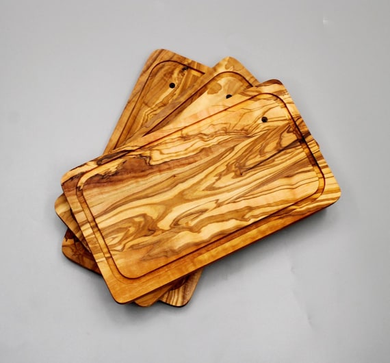 手作りオリーブウッドカッティングボード 24 x 14 cm 穴付き – 素朴で